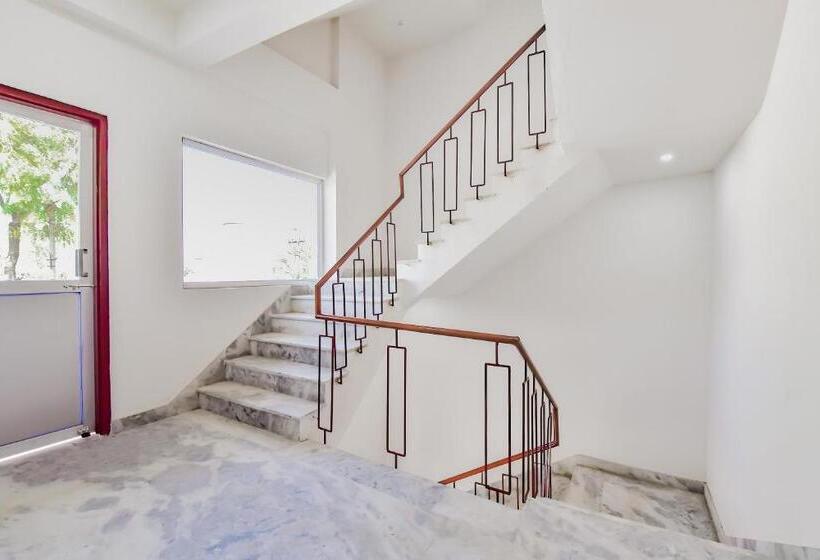 ホテル Oyo Jai1273 Rayal Inn