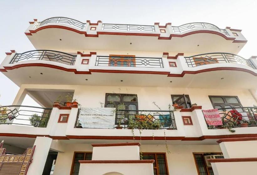 בית מלון כפרי Oyo Lck1245 Classio