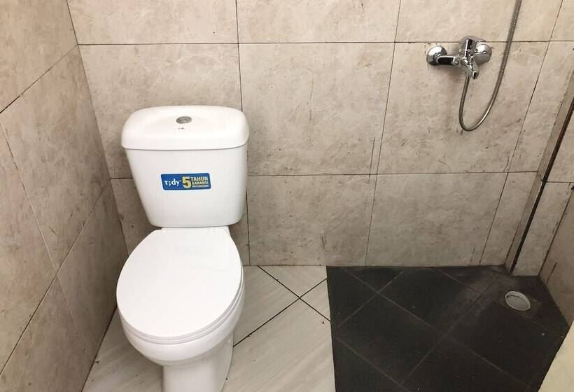 酒店 Reddoorz Near Alun Alun Sidoarjo