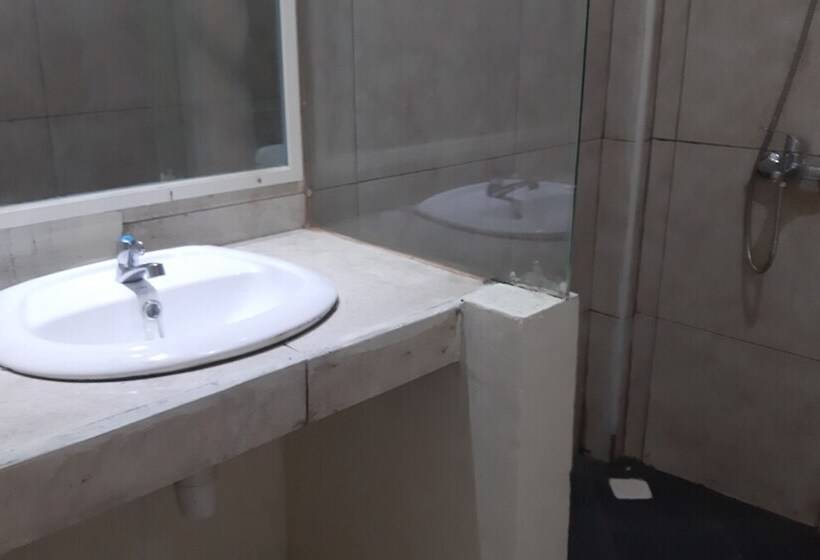 酒店 Reddoorz Near Alun Alun Sidoarjo