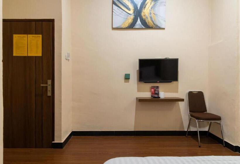 هتل Reddoorz Plus Near Ramayana Pematangsiantar