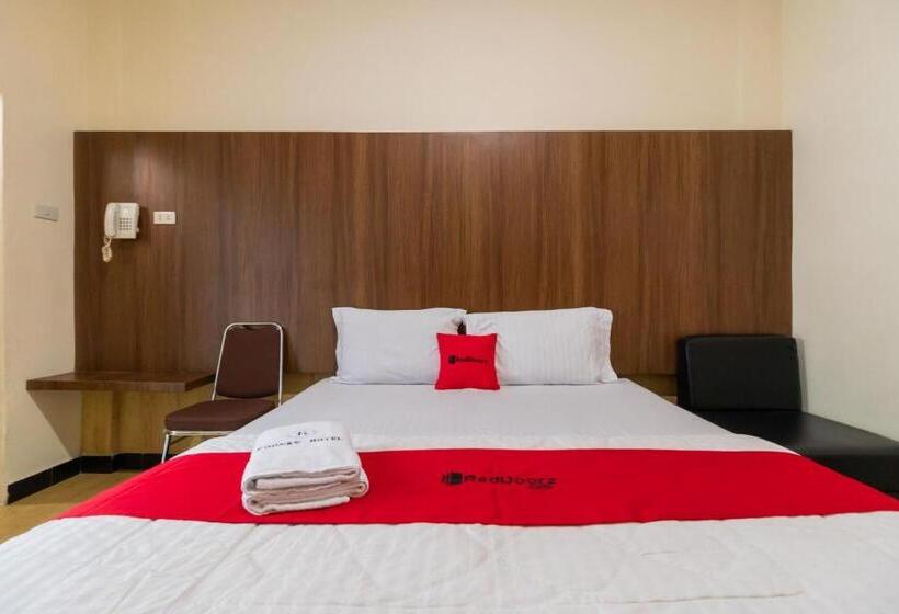 هتل Reddoorz Plus Near Ramayana Pematangsiantar