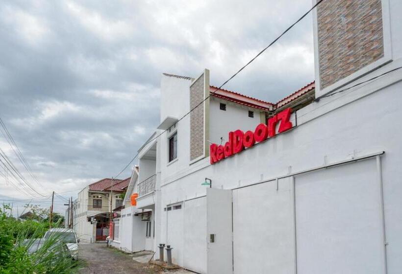 酒店 Reddoorz Syariah Near Ums Solo