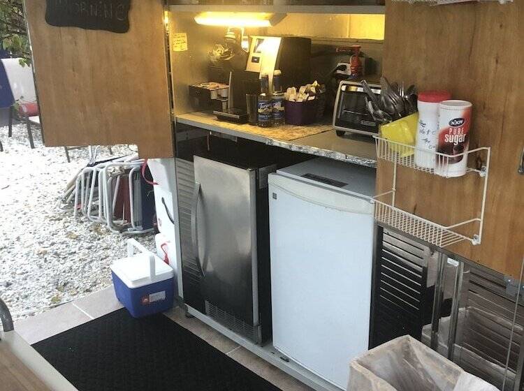 Отель Sir David Guesthouse   Adults Only