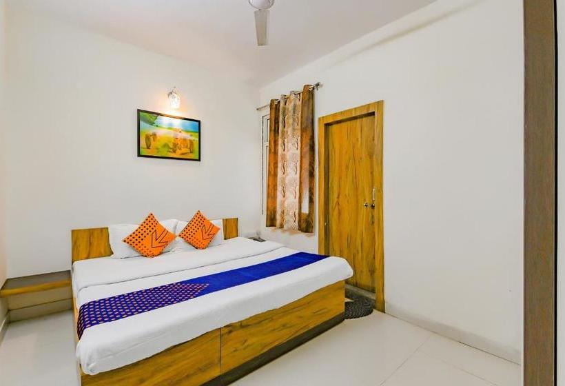 호텔 Spot On 79303 Samarpit Residency