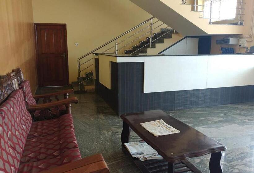 בית מלון כפרי Staymaker Srinivasa Residency