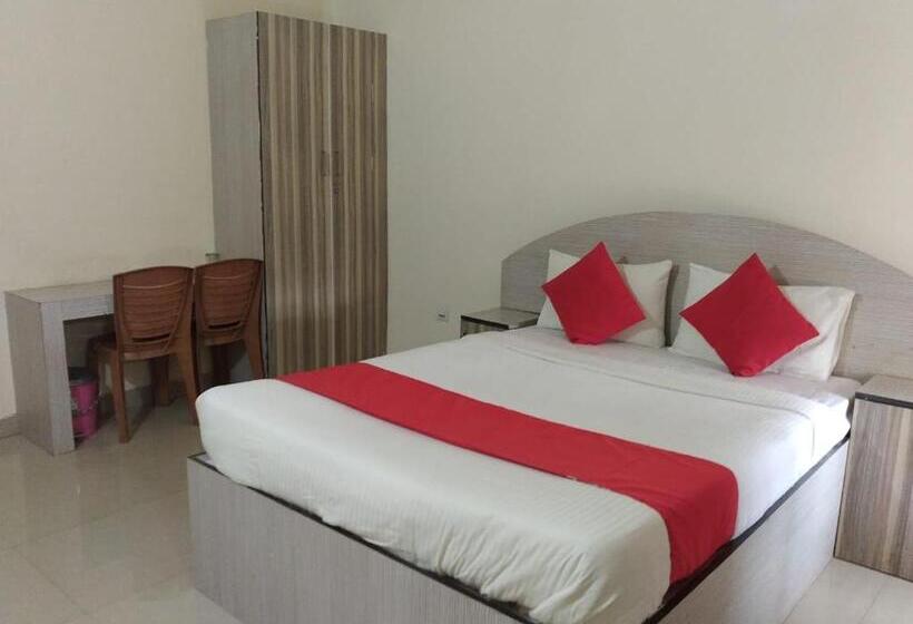 בית מלון כפרי Staymaker Srinivasa Residency