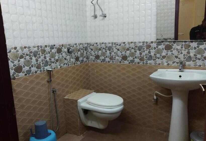 בית מלון כפרי Staymaker Srinivasa Residency