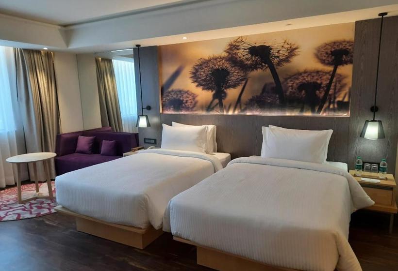 ホテル The Gaurs Sarovar Premiere