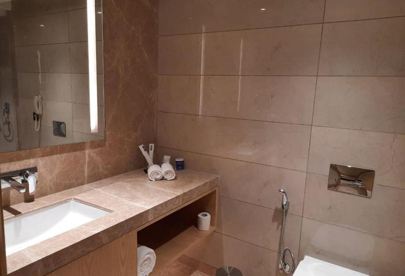 ホテル The Gaurs Sarovar Premiere