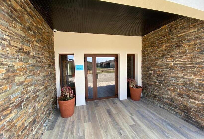 בית מלון כפרי World