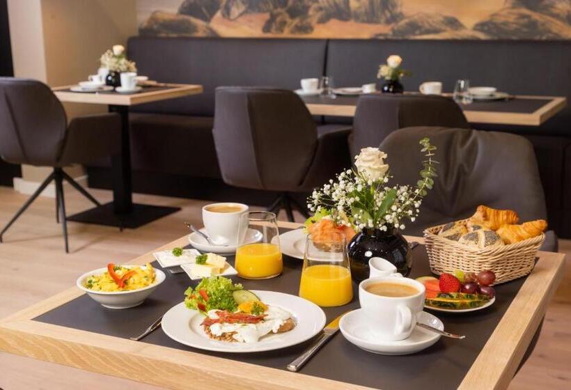 Maakt Hotel & Apartments