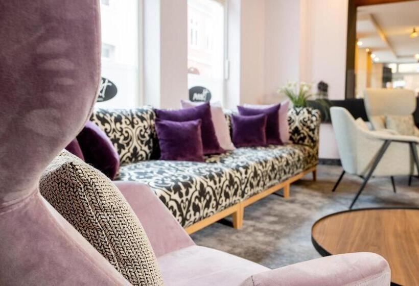 Maakt Hotel & Apartments