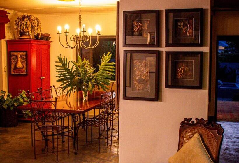 بنسيون Ebonymoon Guest House