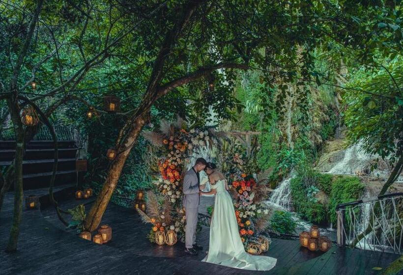 استراحتگاه Avana Retreat