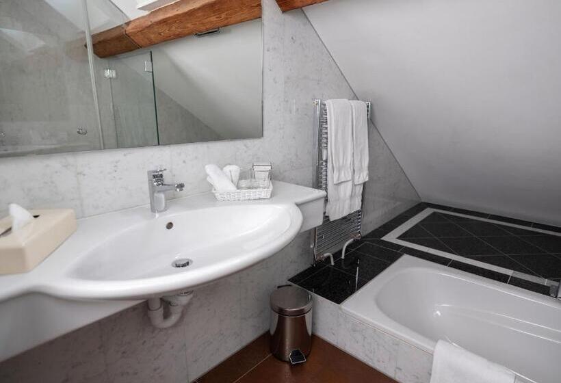 Romantik Hotel De L Ours