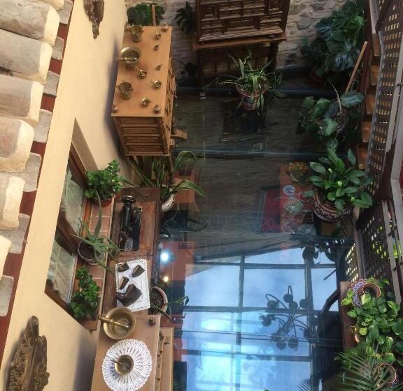 مسافرخانه Hospederia Casa De Cisneros