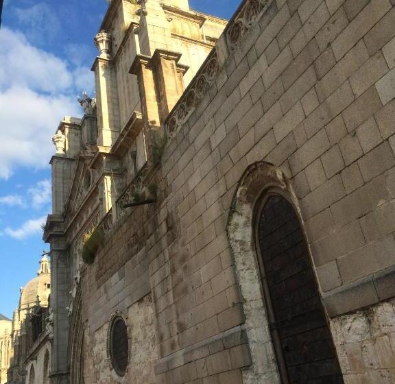 مسافرخانه Hospederia Casa De Cisneros