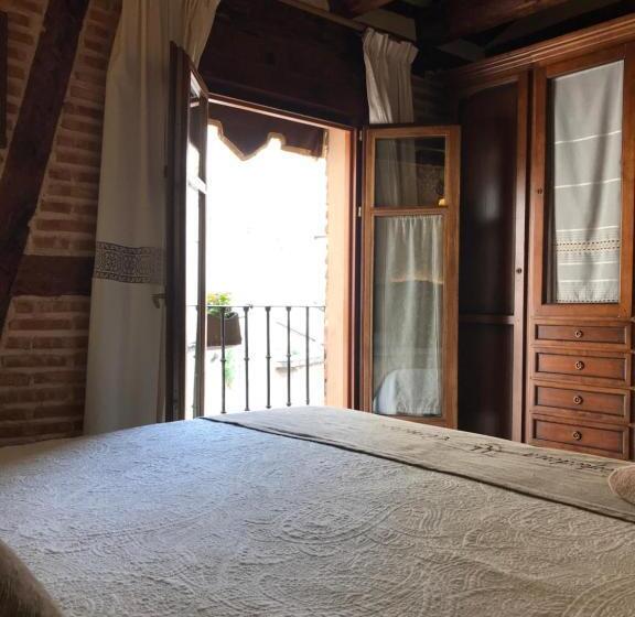 مسافرخانه Hospederia Casa De Cisneros