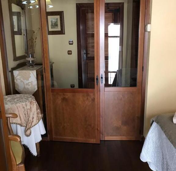 مسافرخانه Hospederia Casa De Cisneros