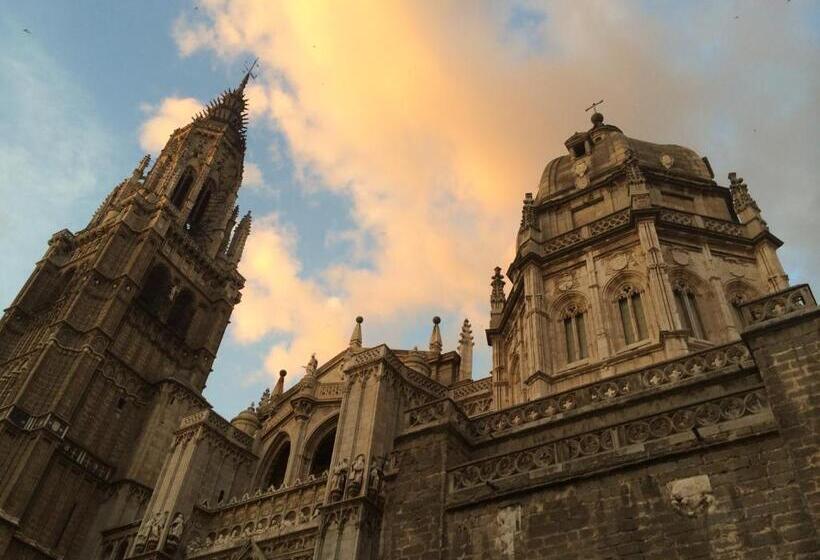 مسافرخانه Hospederia Casa De Cisneros