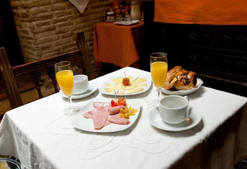 مسافرخانه Hospederia Casa De Cisneros