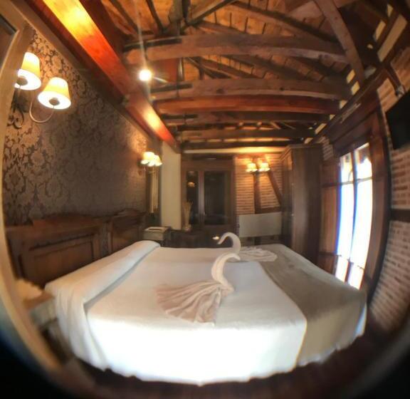 مسافرخانه Hospederia Casa De Cisneros