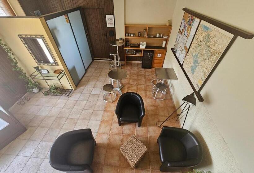 Hostal Jp Y Estudios