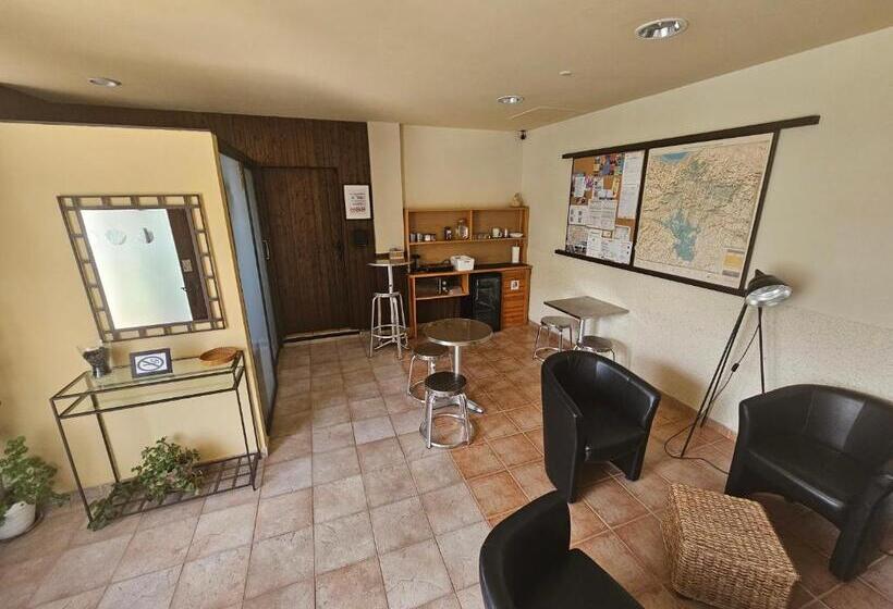 Hostal Jp Y Estudios