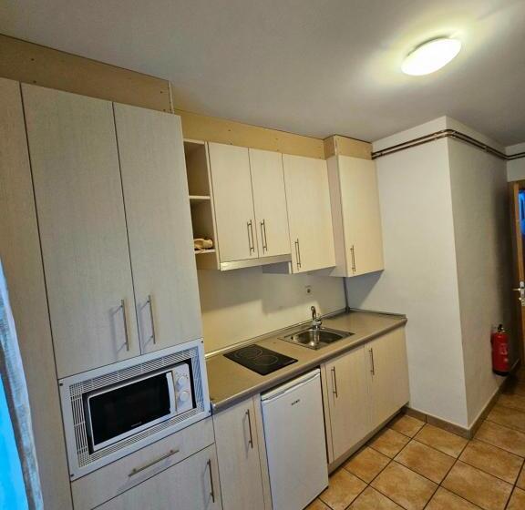 Hostal Jp Y Estudios