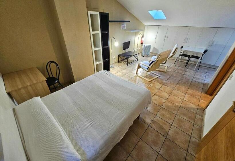 Hostal Jp Y Estudios