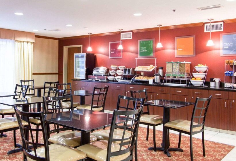 ホテル Comfort Inn & Suites Airport Convention Center