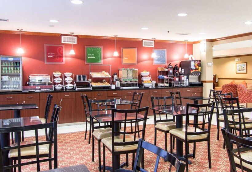 ホテル Comfort Inn & Suites Airport Convention Center