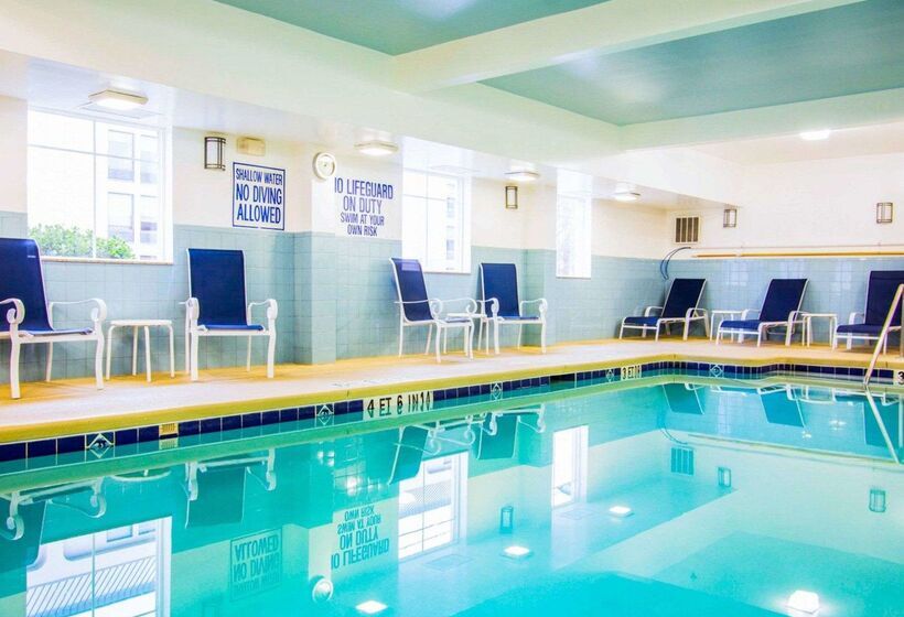 ホテル Comfort Inn & Suites Airport Convention Center