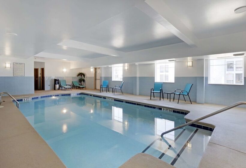 ホテル Comfort Inn & Suites Airport Convention Center