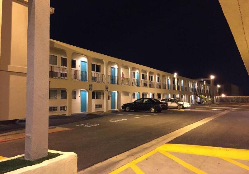 Отель Anaheim Executive Inn & Suites