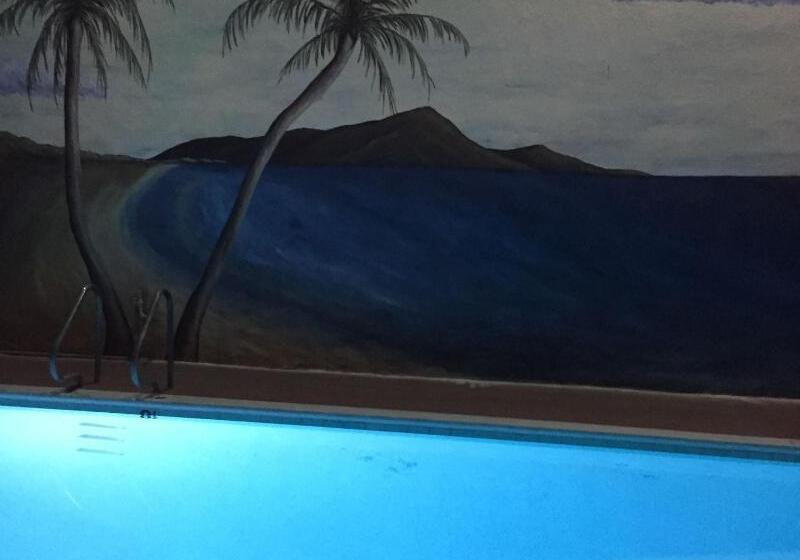 בית מלון כפרי Anaheim Executive Inn & Suites