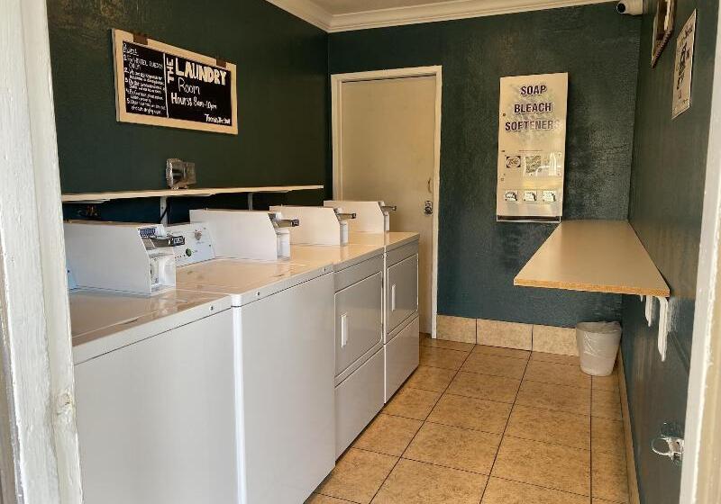 Отель Anaheim Executive Inn & Suites