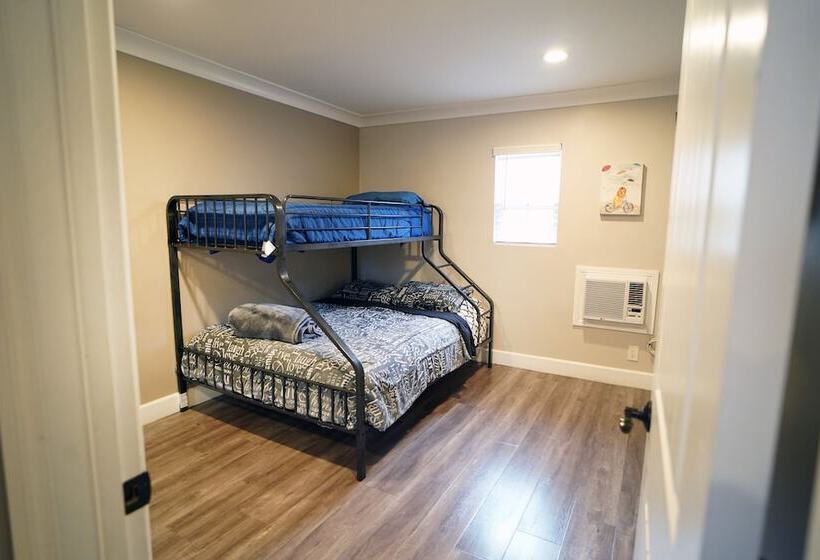 Отель Anaheim Executive Inn & Suites