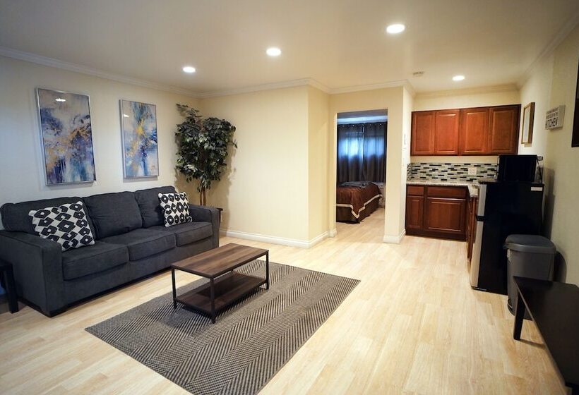 Отель Anaheim Executive Inn & Suites