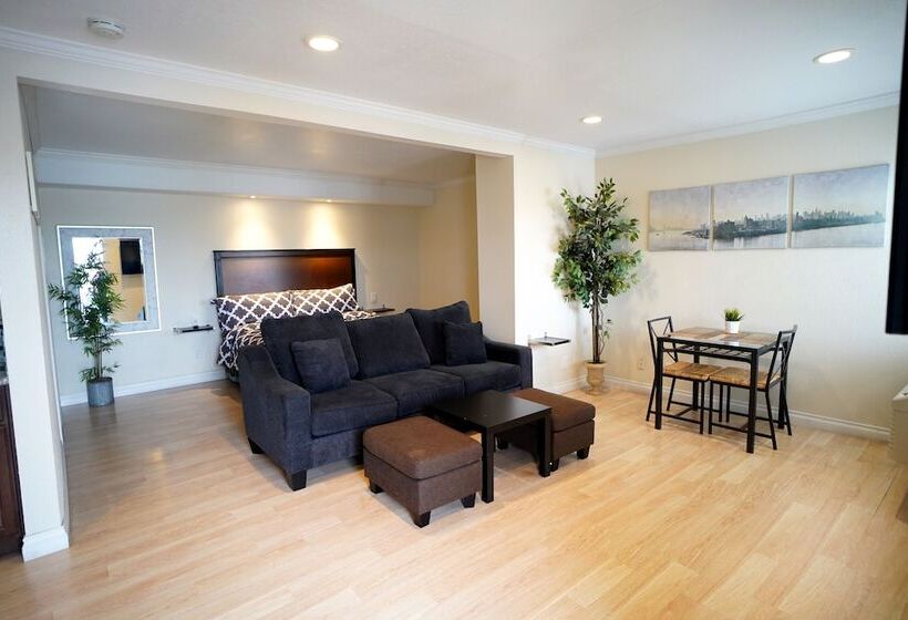 Отель Anaheim Executive Inn & Suites