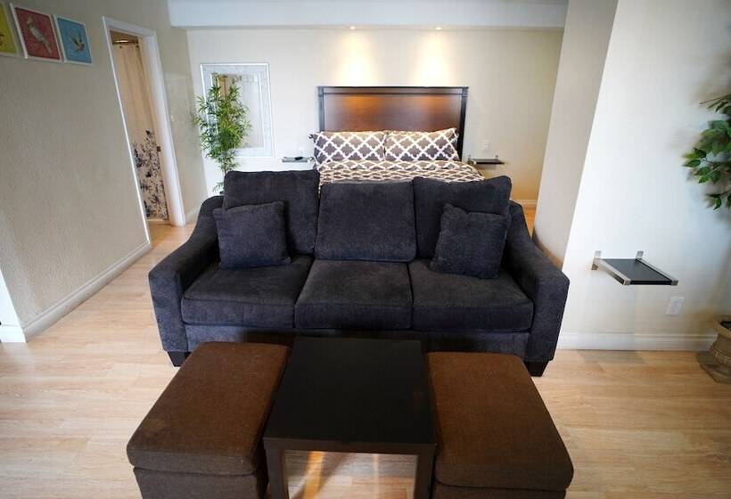 Отель Anaheim Executive Inn & Suites