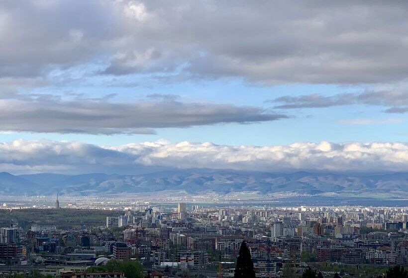 Atlantic Hotel   Free Parking