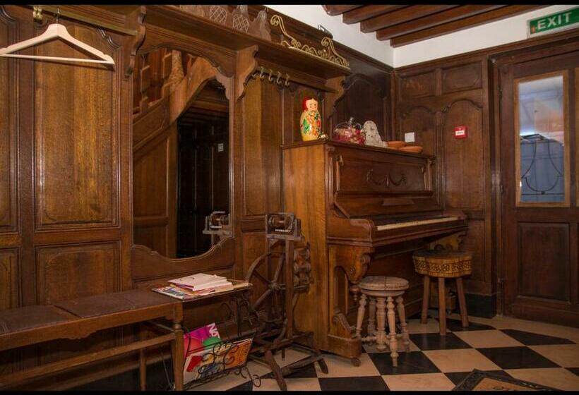 ホテル Au Manoir Des Vallees