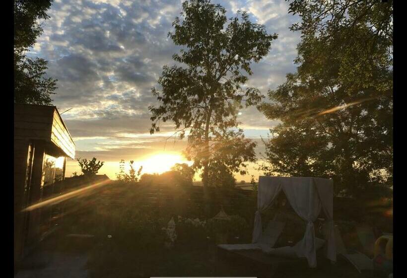 ホテル Au Manoir Des Vallees