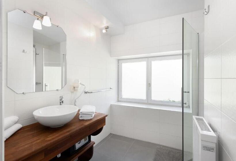 בית מלון כפרי Aux Ecuries De La Reine