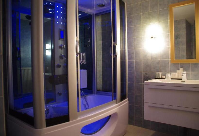 בית מלון כפרי Chateau De Latour