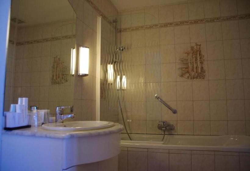 בית מלון כפרי Chateau De Latour