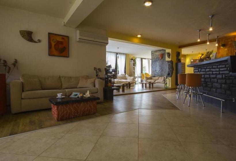 בית מלון כפרי Coral Guest House