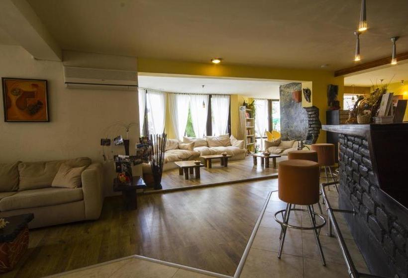 בית מלון כפרי Coral Guest House